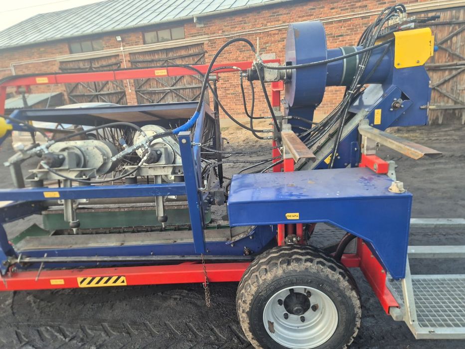 Kombajn do zbioru  porzeczki Karmasz ,,Arek III"