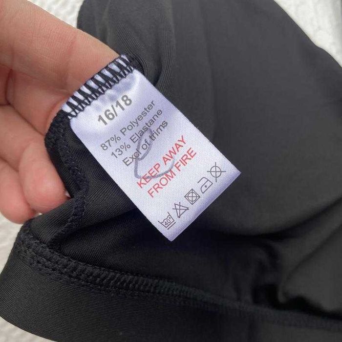 Топ  черный  в идеале  16-18 размер