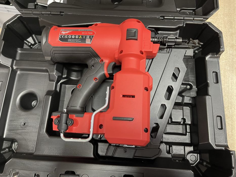 Milwaukee M18 FDN / нейлер Мілвокі для цвяхів до 92мм