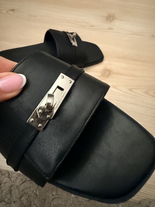 Шльопанці жіночі Hermes