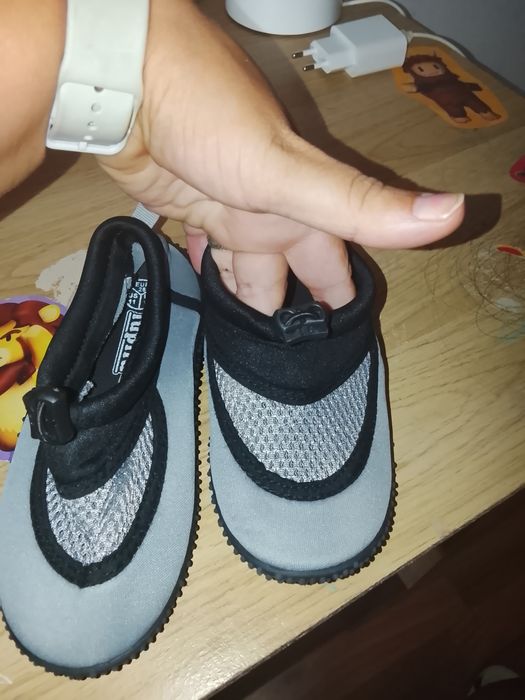 Sapatos para usar na água.