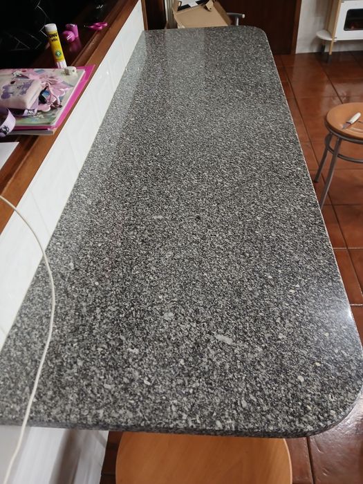 Mesa de parede em granito