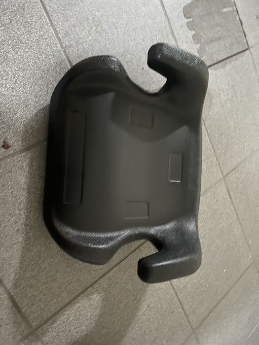 Banquinho elevatorio para automovel.