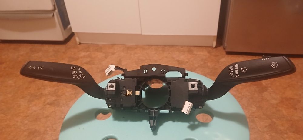 Перемикач підкермовий AUDI