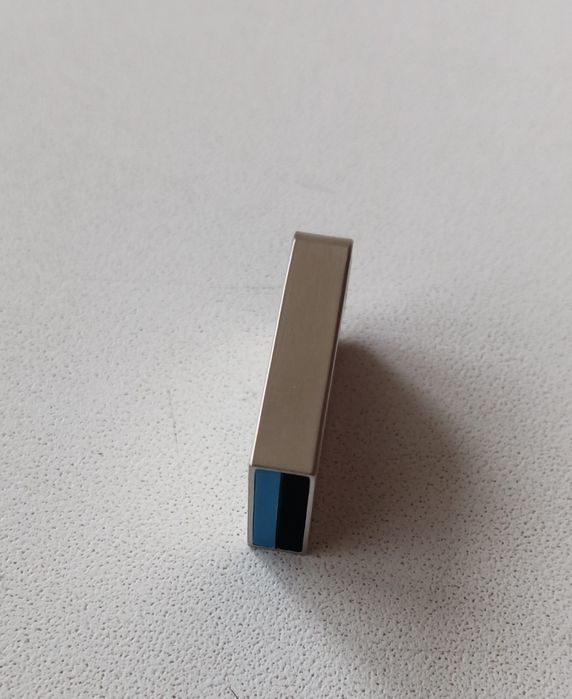 USB флеш накопичувач 64 ГБ.