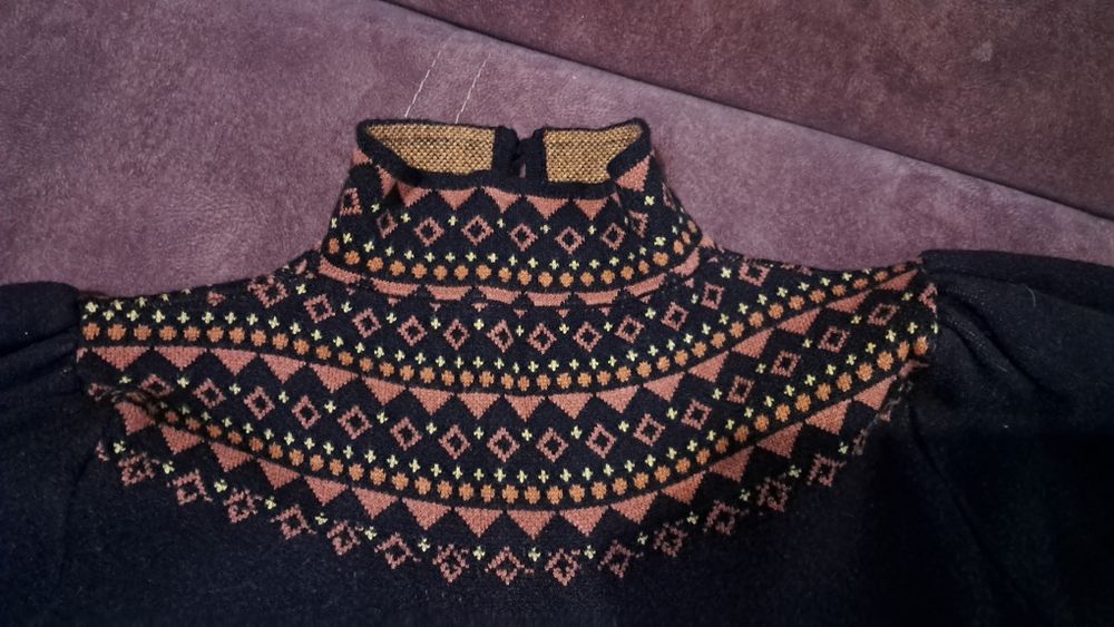 Светр з орнаментом xs вишивка