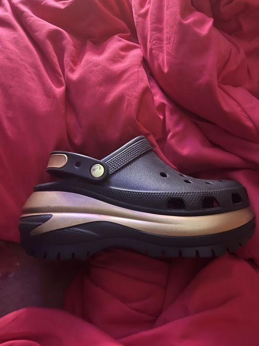 Crocsy na platformie nienoszone