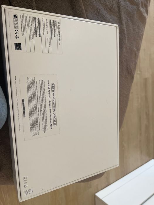 MacBook Air with 8 GB Unified Memory64730205034755122