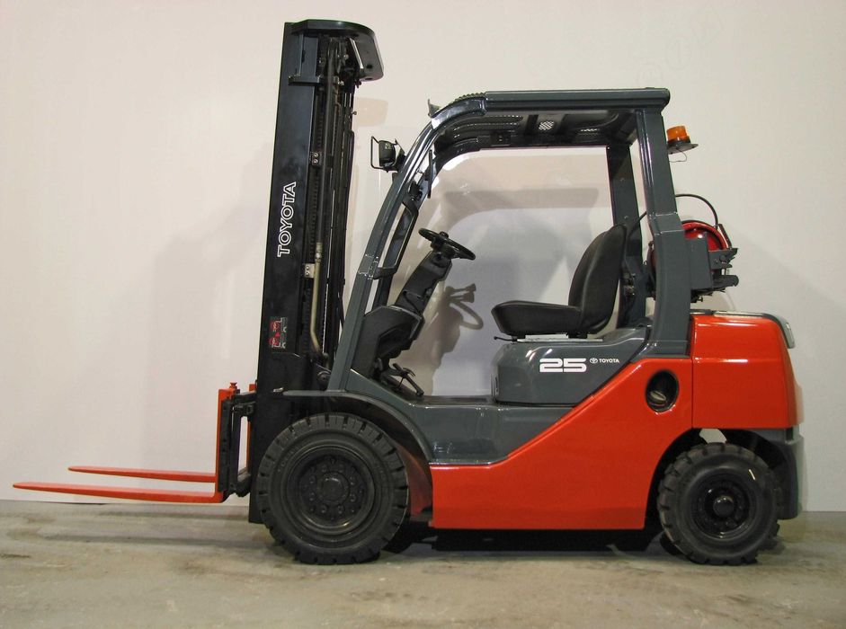 Оренда спецтехніки самосвала, самоскида. Екскаватор. Маніпулятор.