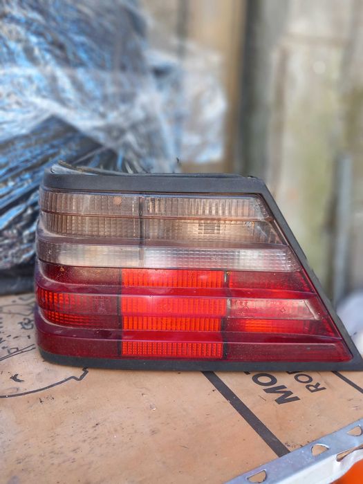 Farolins traseiros Mercedes W124