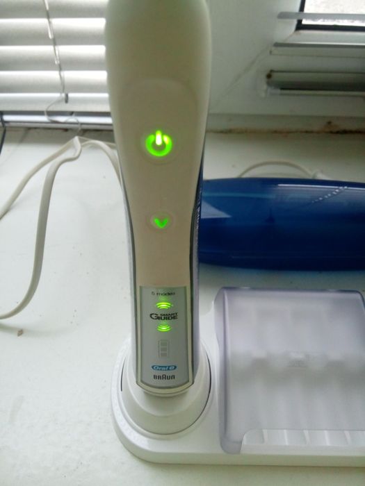 Зубная щётка Braun 5000