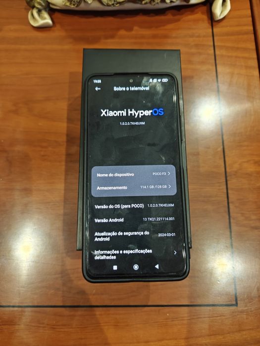 Xiami Poco F3. .