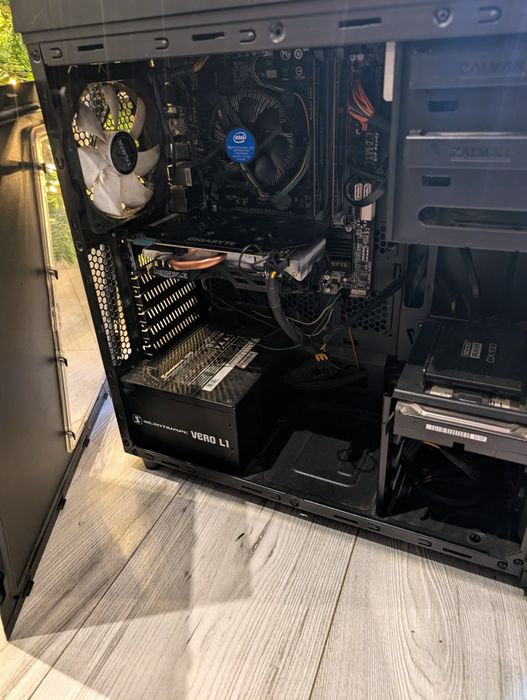 Komputer  i5 4460/ Radeon R7/8GB/SSD/Monitor/ WiFi