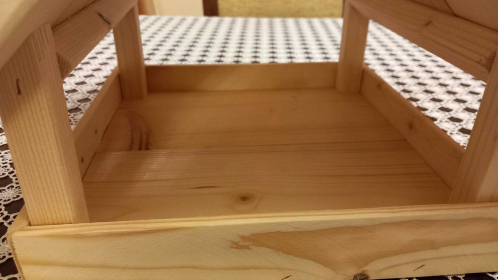 Naturalne drewno Karmik dla ptaków ornitolog hobbysta