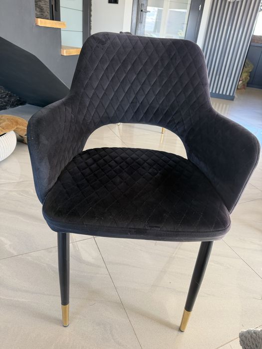 Krzesła welurowe z podłokietnikami