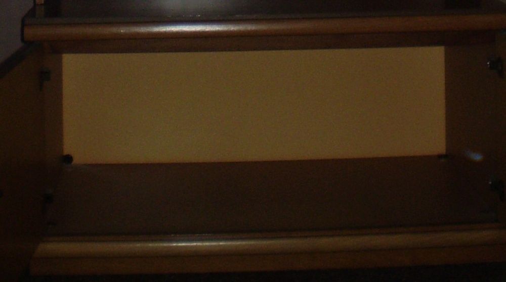 продам тумбочку пр-ва Германии