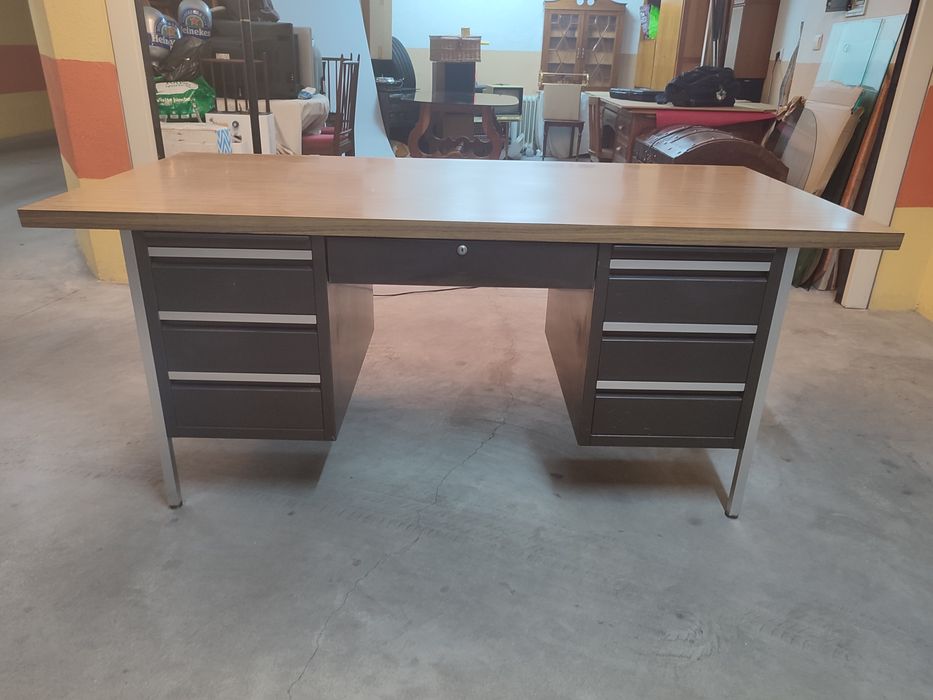 Grande Secretária antiga em ferro