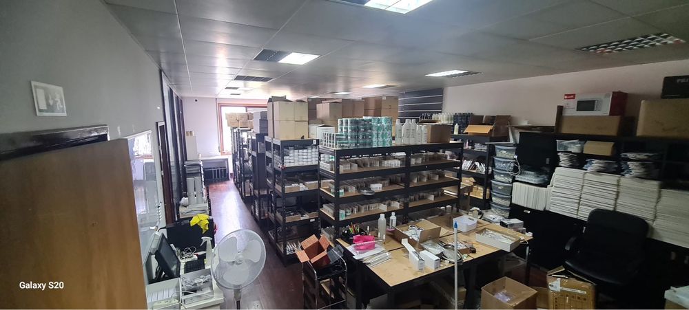 Loja c/ 451m2 em Gaia, Avenida Vasco da Gama, N222, Vilar Andorinho