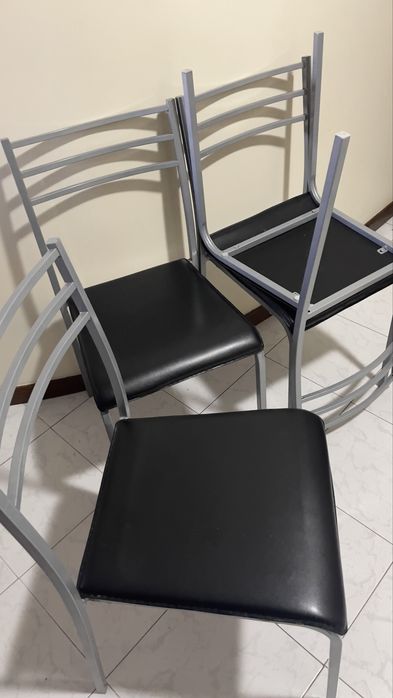 Mesa de vidro + 4 cadeiras