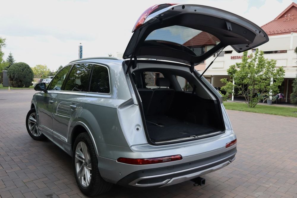 Продам Audi Q7 2022