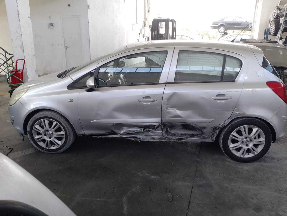 Opel Corsa para peças