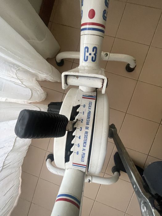 Bicicleta estática Conorstatic — em bom estado