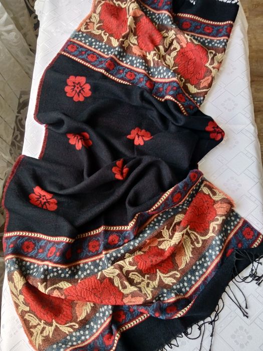 Nowy bez metki Szal damski. Duży miękki, ciepły i bardzo elegancki