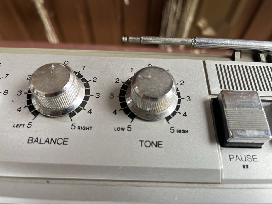 Продам магнітолу Philips