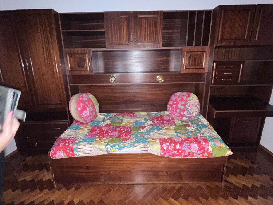Conjunto quarto madeira - cama, secretária e armário integrados