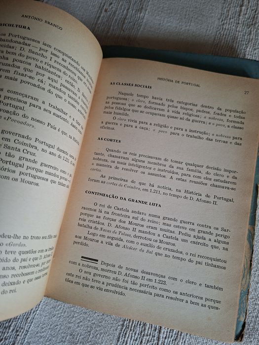 Livro antigo de Leituras ensino primário IV Classe