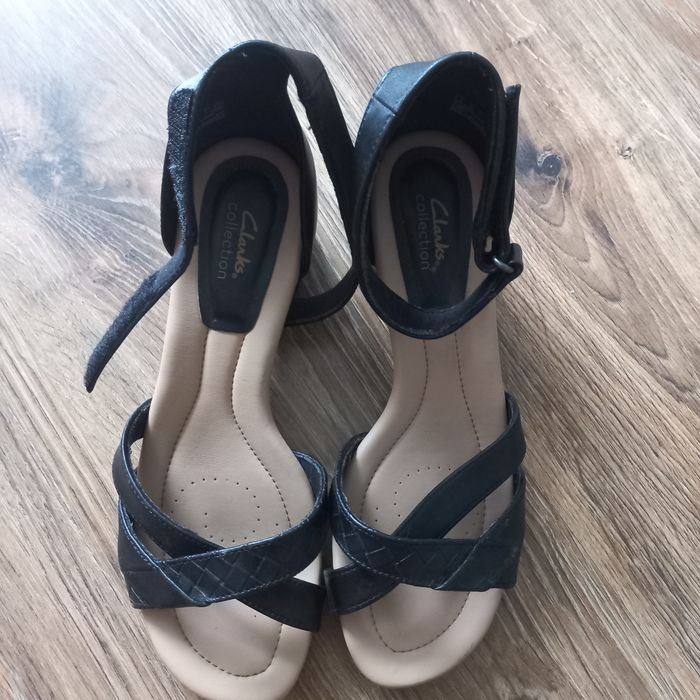 Босоніжки шкіряні