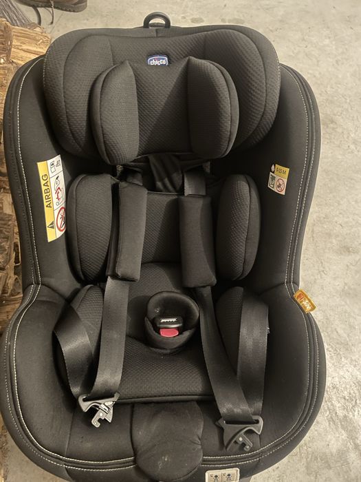 Cadeira auto Chicco iSize.