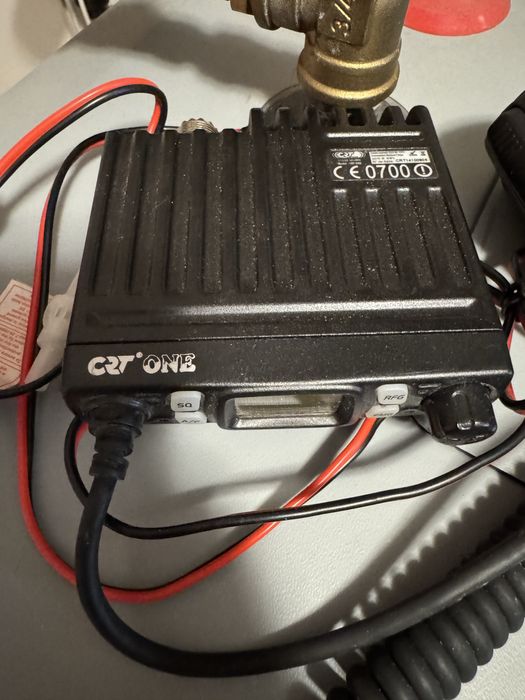 Cb radio CRT ONE razem z anteną president