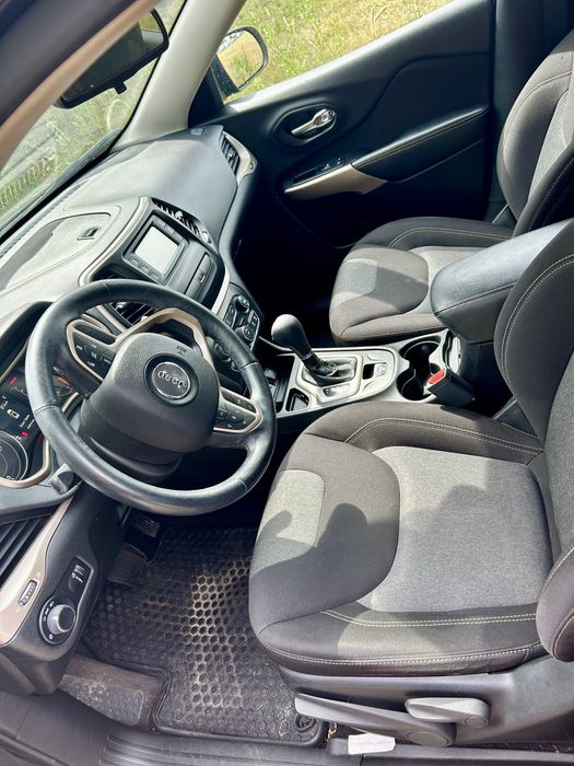 Jeep cherokee sport kl 14 2.4benzyna