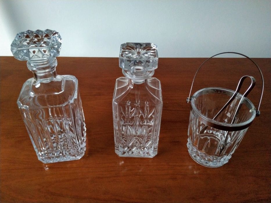 Garrafas Decanter com Tampa, em Cristal
