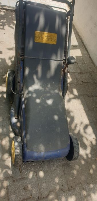 Maquina de cortar relva