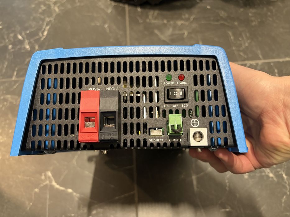 Професійний інвертор Victron Energy Pure Sinewave Inverter 12V 800VA