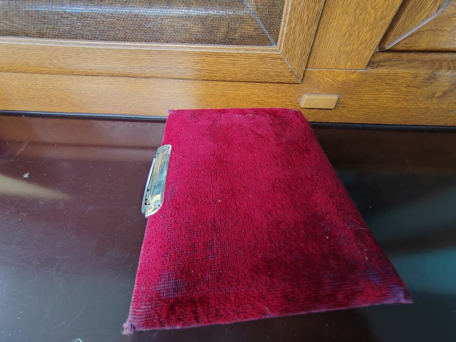 Stary album na zdjęcia kartonikowe