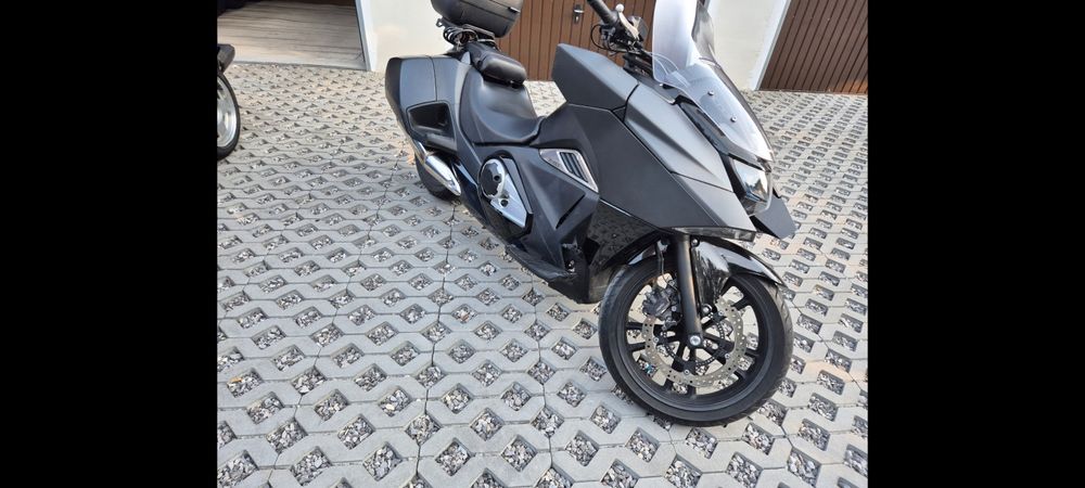 Мотоцикл HONDA NM4-02 на автоматі 2016