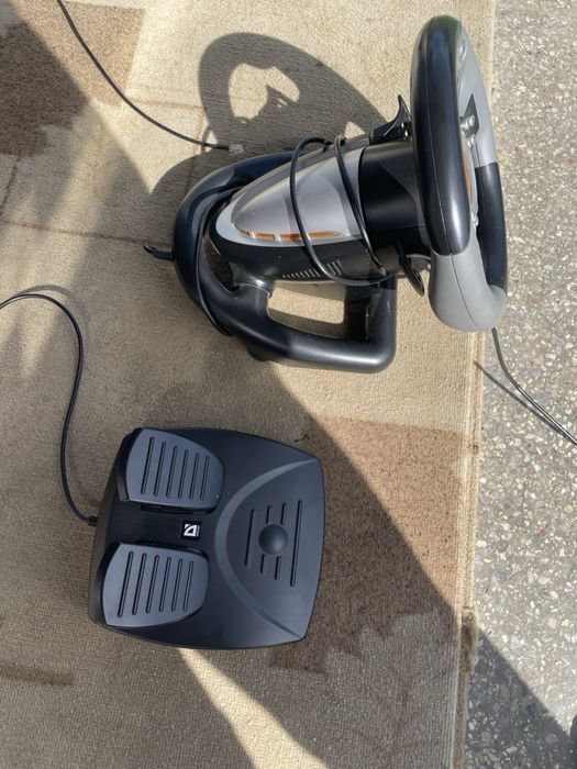 Продам ігровий руль з педалями