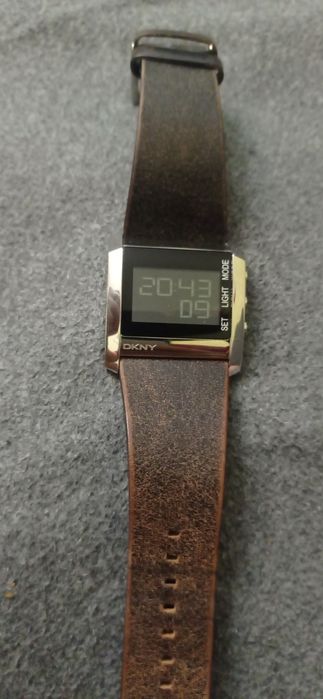 Zegarek elektroniczny na rękę DKNY