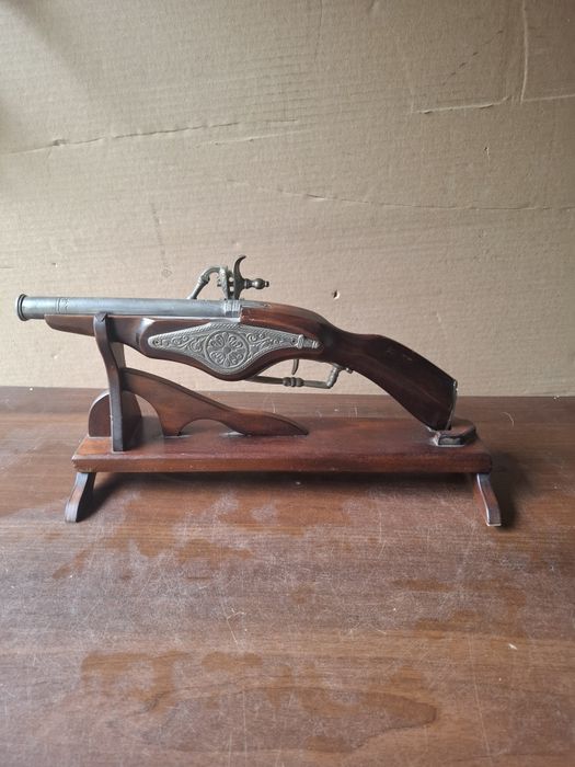 Stary pistolet atrapa