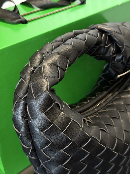 Bottega Veneta чорна шкіряна сумочка