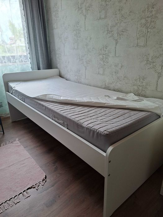 łóżko pojedyncze z materacem