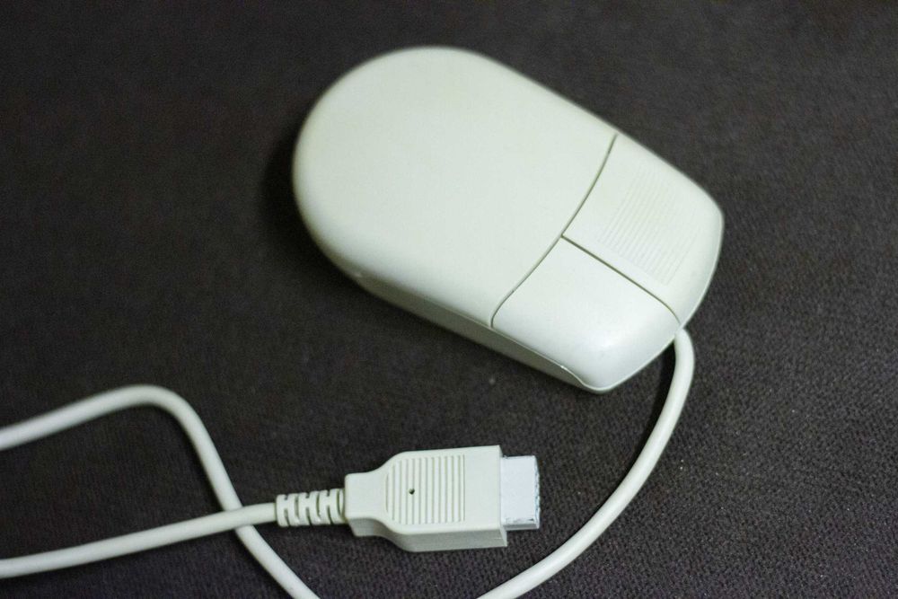 Amiga 500 + zasilacz + mysz + 2 x joystick + dyskietki