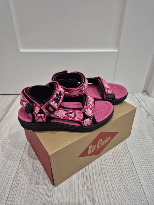 Sandały  dziewczęce Lee Cooper rozm. 32 kolor fuksja