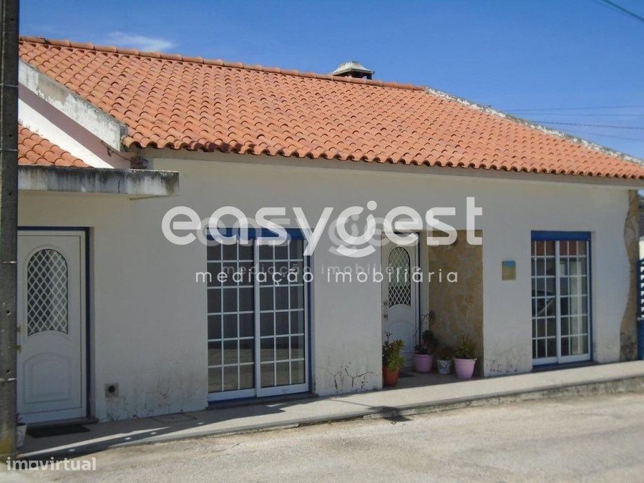 Moradia T3 de 2 Pisos com Terreno perto do Centro da Vila de Pataias