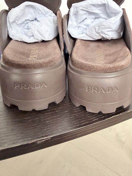 Prada chodaki klapki skórzane Brąz