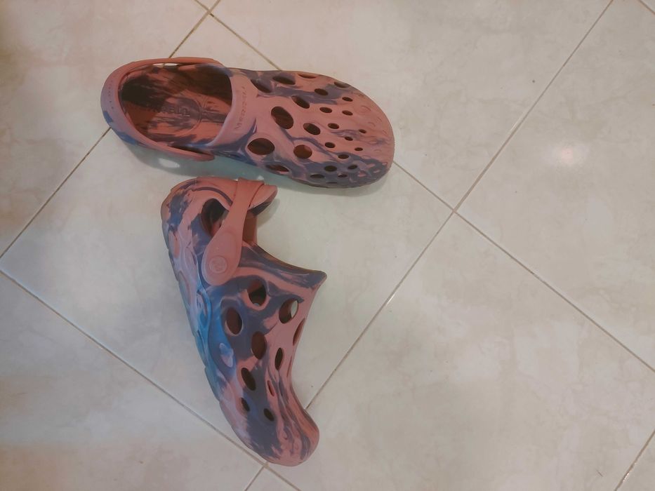 Sapatos de borracha para praia Merrell