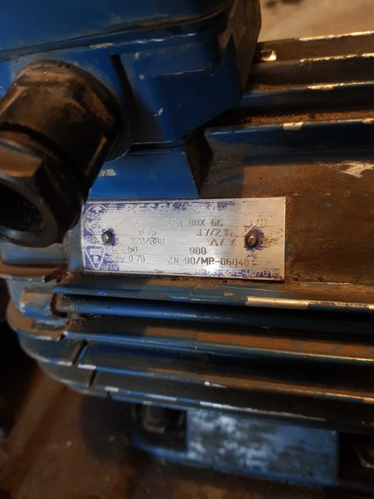 Wyciągarka- dźwig budowlany